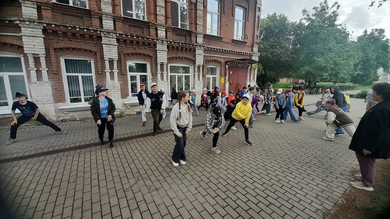 zEBGYZLuss0.jpg