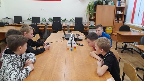 1 отряд_Учимся управлять манипулятором.jpg