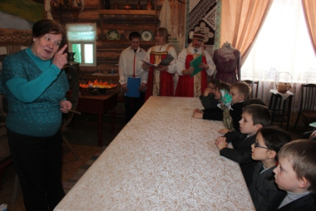 1 класс в музее старины.JPG
