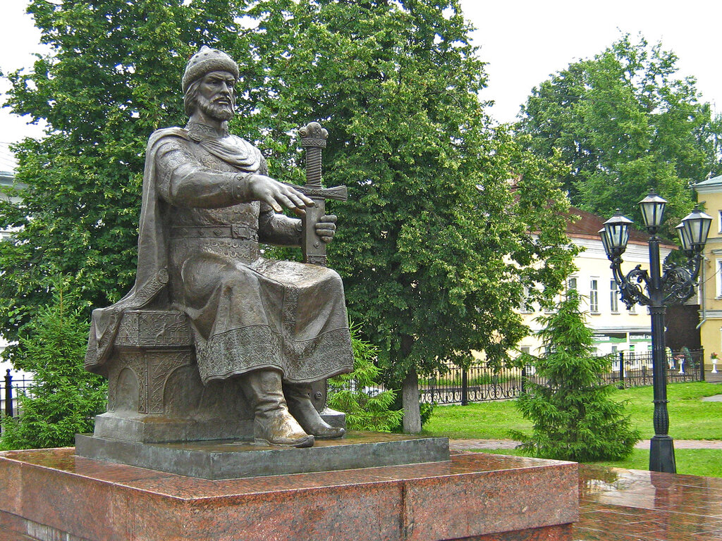 Памятник Юрию Долгорукому.jpg