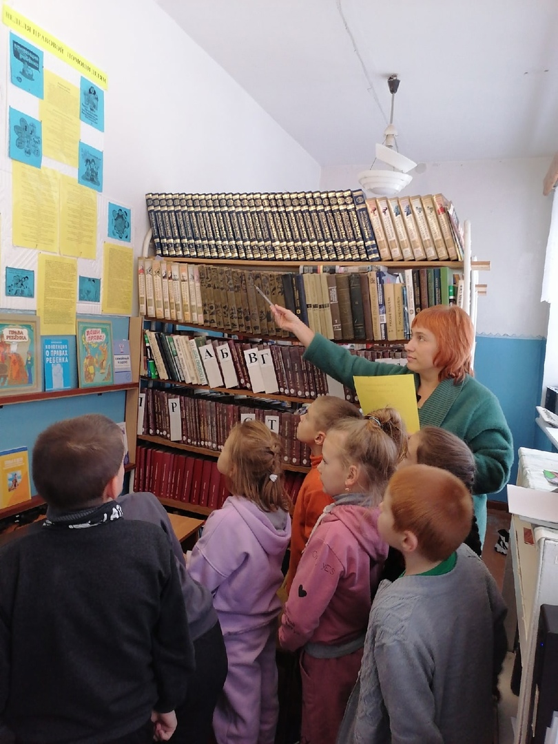 Книжная выставка в школьной библиотеке.jpg