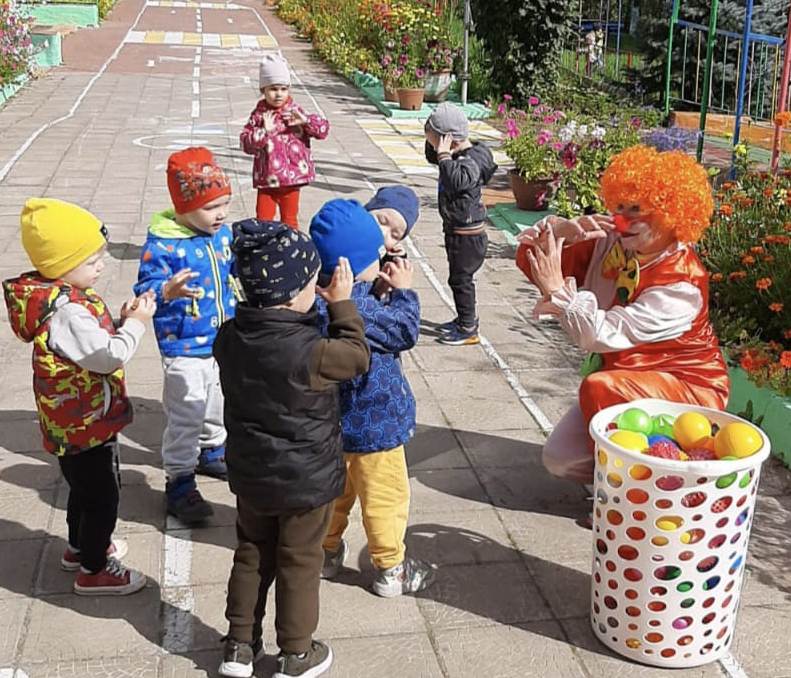 Клоун Вася в гостях у ребят.jpg