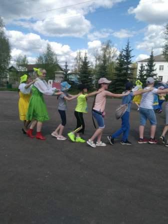 В День защиты детей работники РЦК и Д с ребятами провели развлекательное мероприятие.jpg