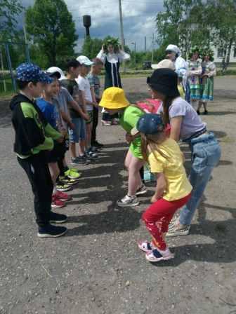 Дети приняли активное участие в мероприятии, посвященном Троице.jpg