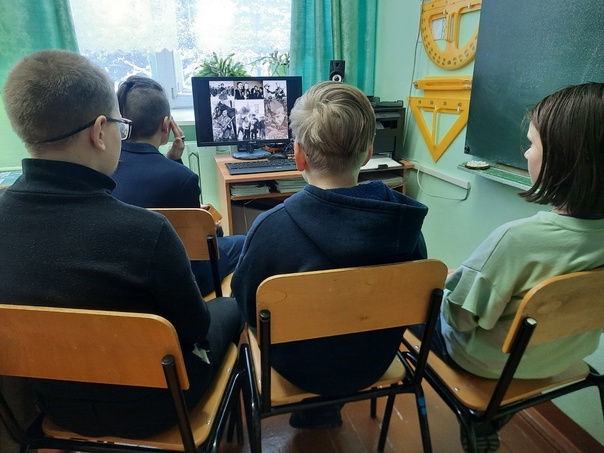 UXEFveiuea8.jpg