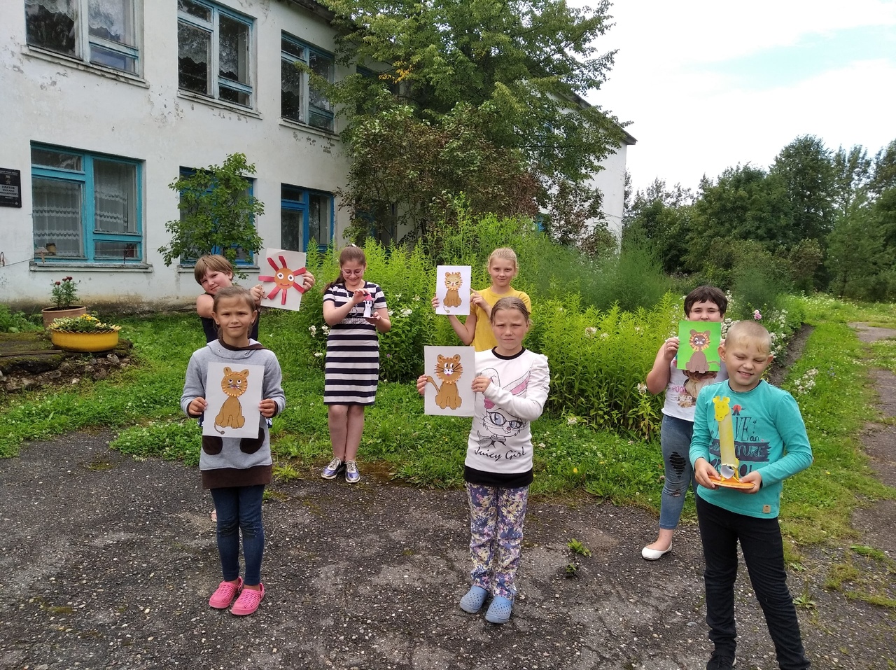 DxKUIp4AG70.jpg