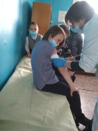 Наложение бинта на рану.jpg