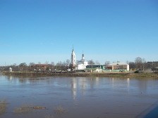 На берегу Костромы
