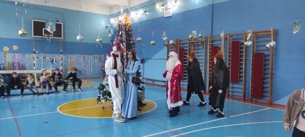 детский спектакль в техникуме.jpg