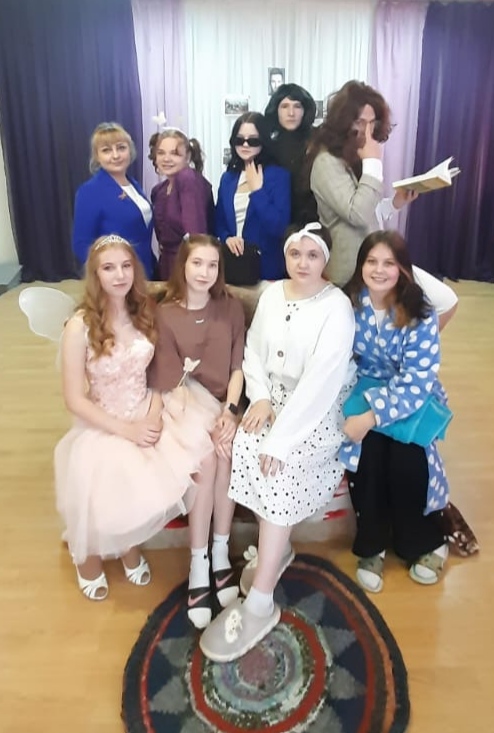 спектакль Хочу другую маму.jpg