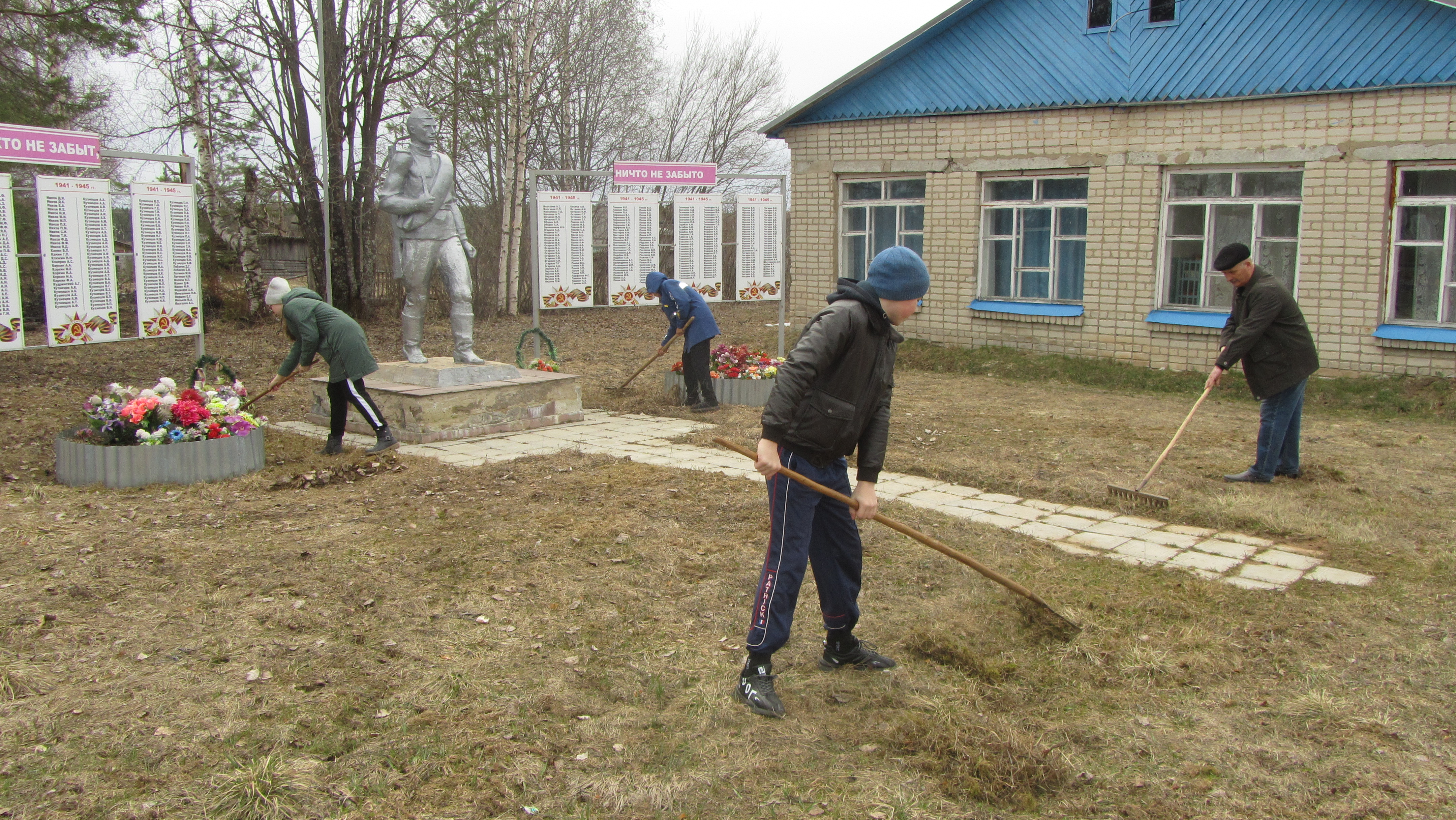 уборка территории (2).JPG