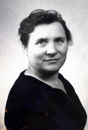 Калинова Елена Петровна, труженица тыла, 19.07.1924, д. Шеровичи, Руднянского района, Смоленской области.jpg