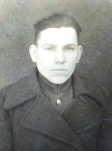 Молчанов Павел Семёнович, лейтенант, родился 27 декабря 1922 г. в Ярославской обл. Буйский район Яковлевский ссовет д. Берсенево.jpg