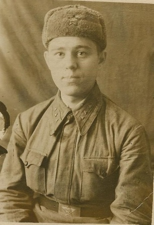 Перов Валентин Петрович, 1924 года рождения, погиб в боях под Харьковом в 1943 году, захоронен в братской могиле..jpg