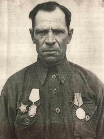 Тихомиров Иван Александрович, 1906 г.р. Кологривский район, д Курочкино наводчик орудия.JPG