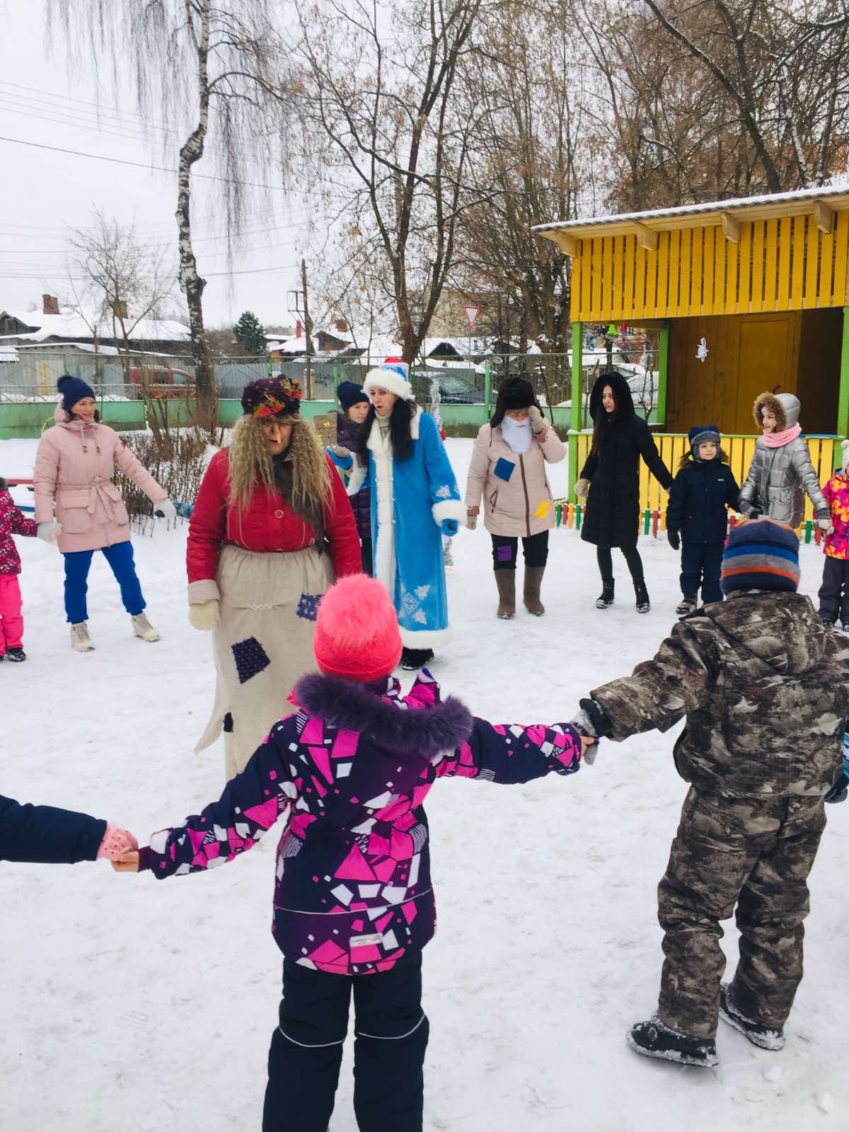 праздник 8 хоровод с бабой ягой.JPG