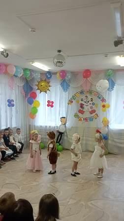 Утренник Непоседы 1 малыши.jpg