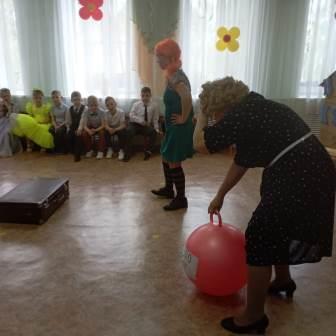 Утренник Подсолнушки 3 танец  девочки.jpg