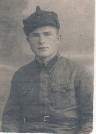 Калинников Александр Васильевич, 1919 гСаратов, сержант.jpg