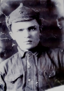 Крылов Михаил Васильевич, рядовой, родился 01 ноября 1901 года в Молвитинском районе Ярославской области.jpg