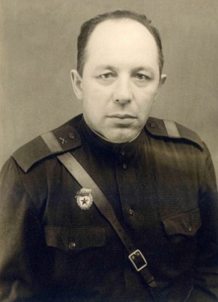Кузьмин Федор Николаевич ,младший сержант, 11 мая 1924-10 мая 1983, деревня Дровинки  Костромской области.jpg