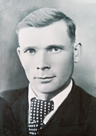 Смирнов Владимир Васильевич, старшина второй статьи, 21.05.1918 года рождения, Костромская область, д. Стропеево.jpg
