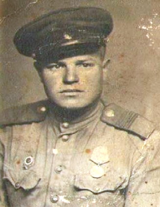 Табунов Константин Александрович, сержант,командир орудия,1921 года рождения,  село Михайловское Воротынского района Горьковской области.jpg